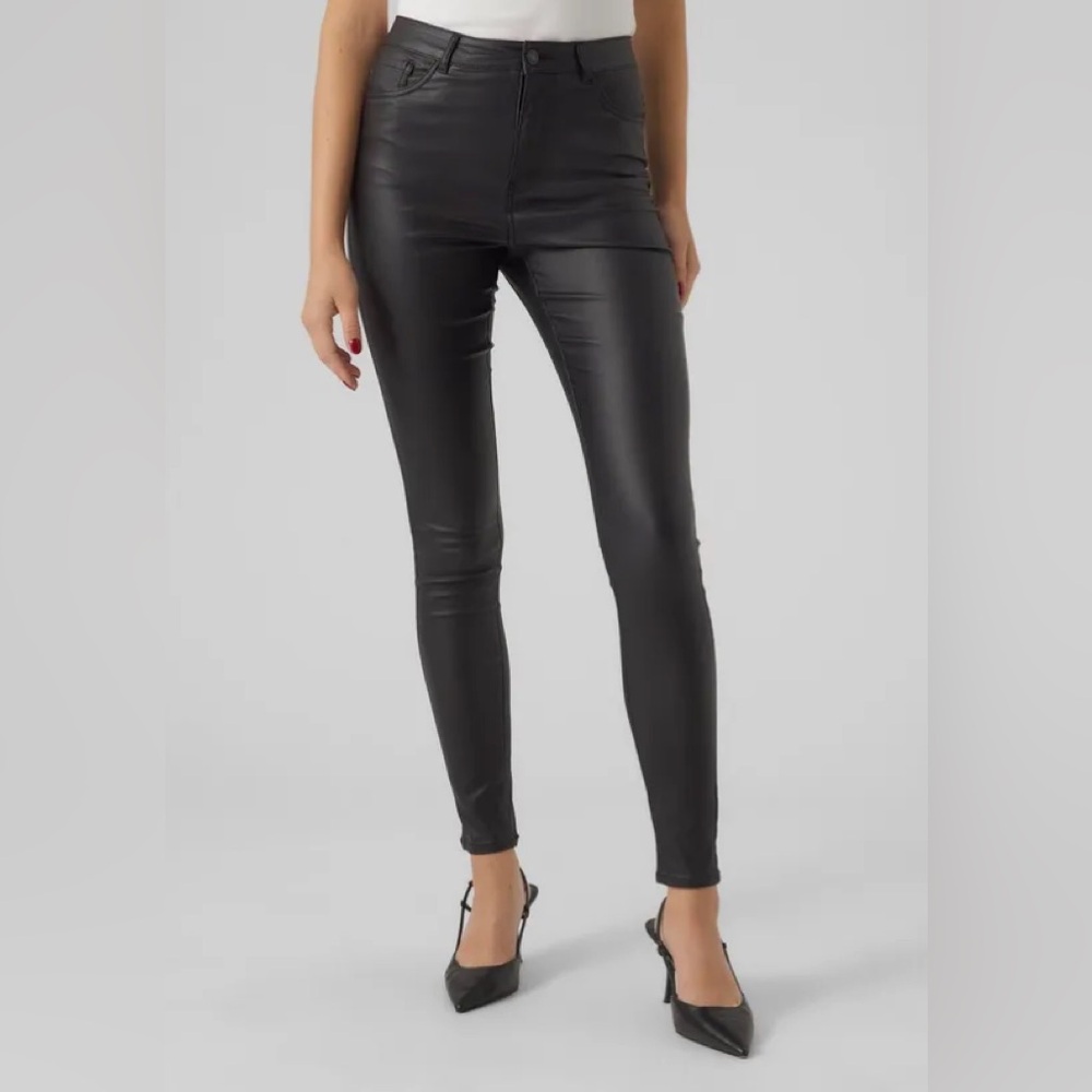 VERO MODA faux leather pants size Xsmall
